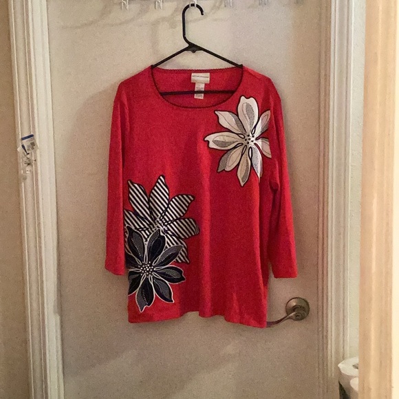 Alfred Dunner Vibrant Red Flower Top Size 1X - Picture 2 of 7